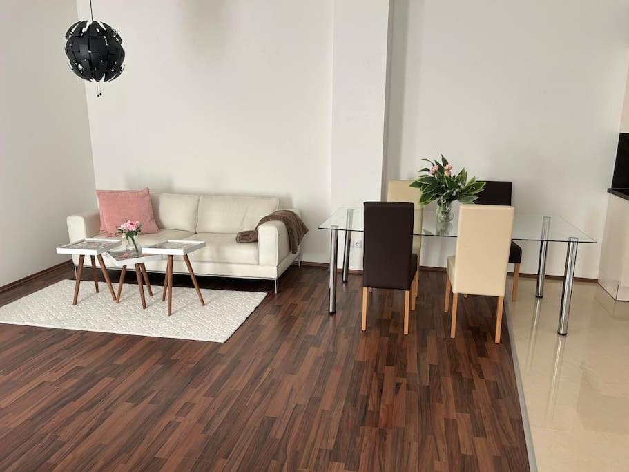 וינה Apartment Merkur מראה חיצוני תמונה